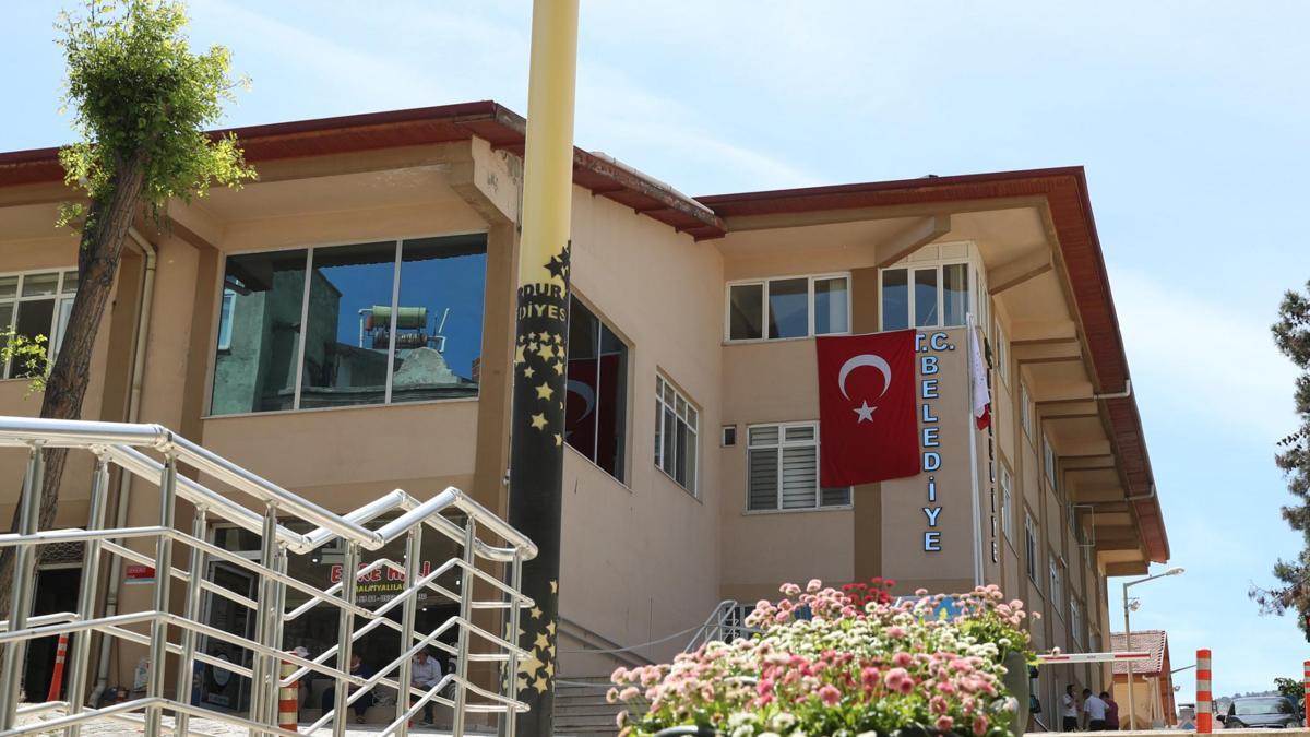 Belediyeden, başkan yardımcısına yumruklu saldırı açıklaması