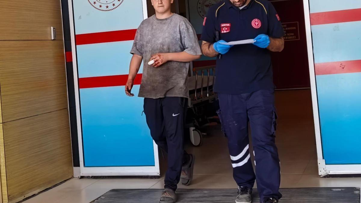 Demir doğrama atölyesinde kesim yaparken parmağı koptu