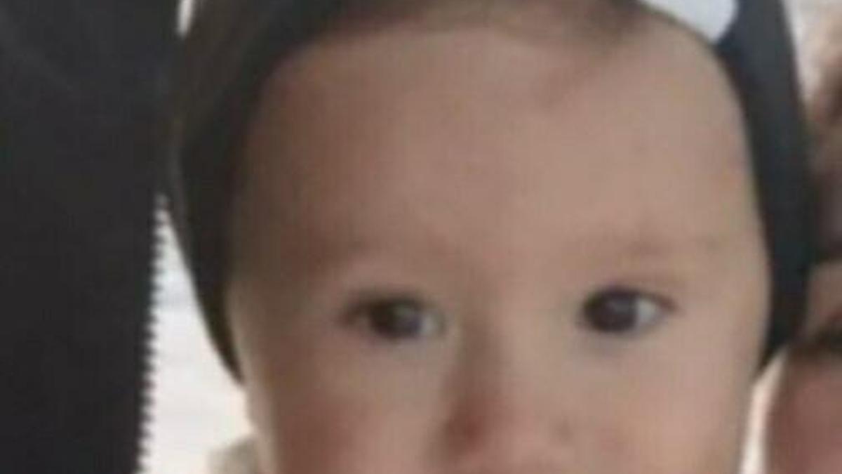 Babasının kullandığı kamyonetin altında kalan  2 yaşındaki Hakan öldü