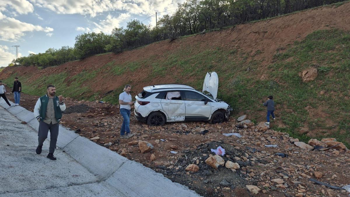 Bingölde cip şarampole devrildi: 6 yaralı - Merkez Haber