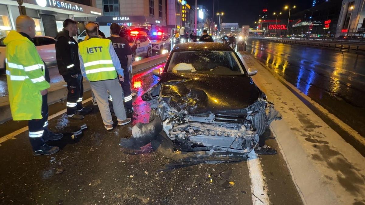 Avcılar'da üç aracın karıştığı zincirleme kaza: 2 yaralı