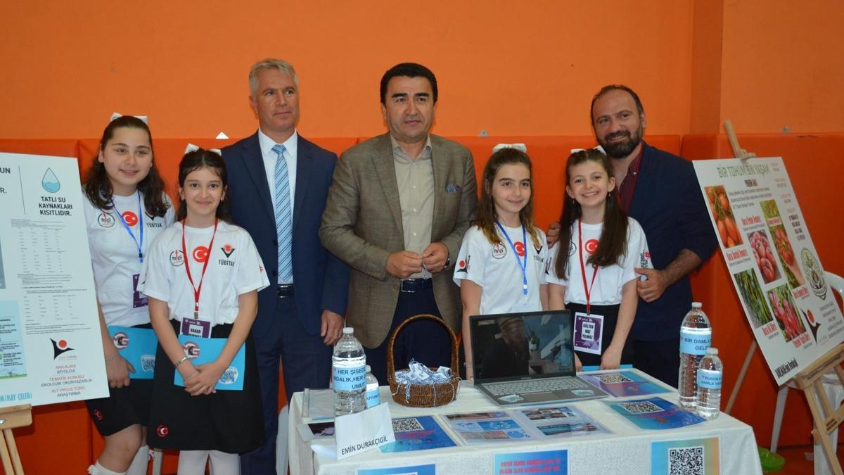 Ortaokul öğrencileri ‘TÜBİTAK 4006 Bilim Fuarı’nda projelerini sergiledi