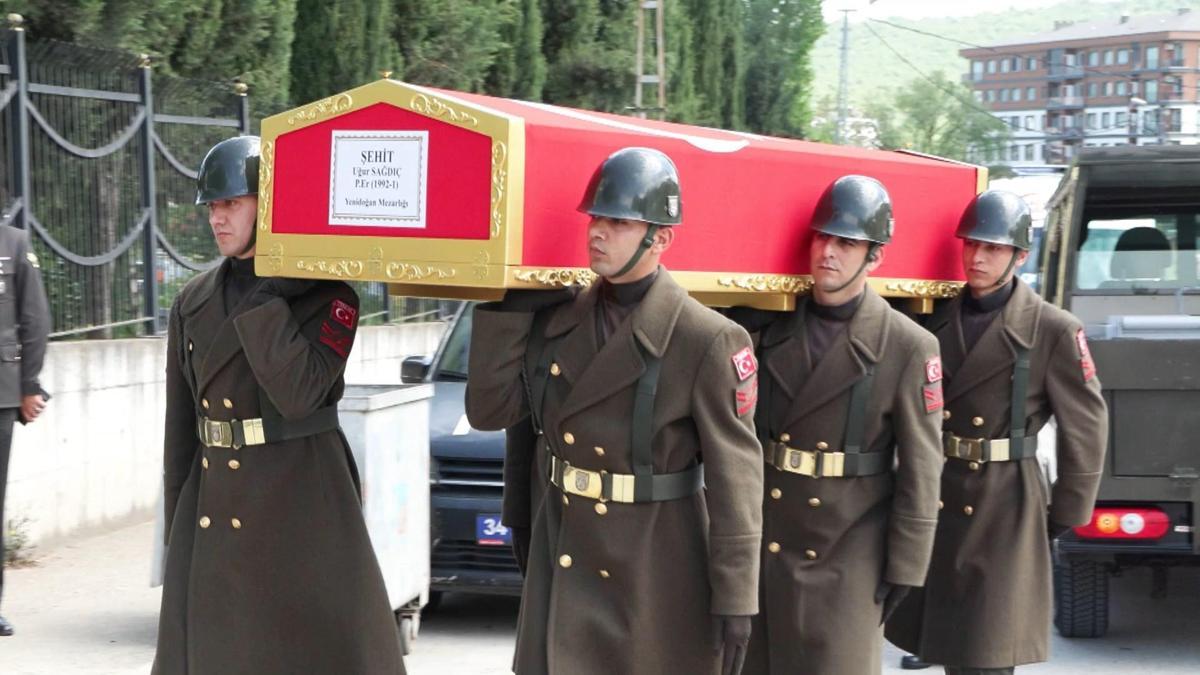 Şehit askerin cenazesi, ailesinin isteği üzerine 14 yıl sonra Tokat’tan İstanbul’a nakledildi
