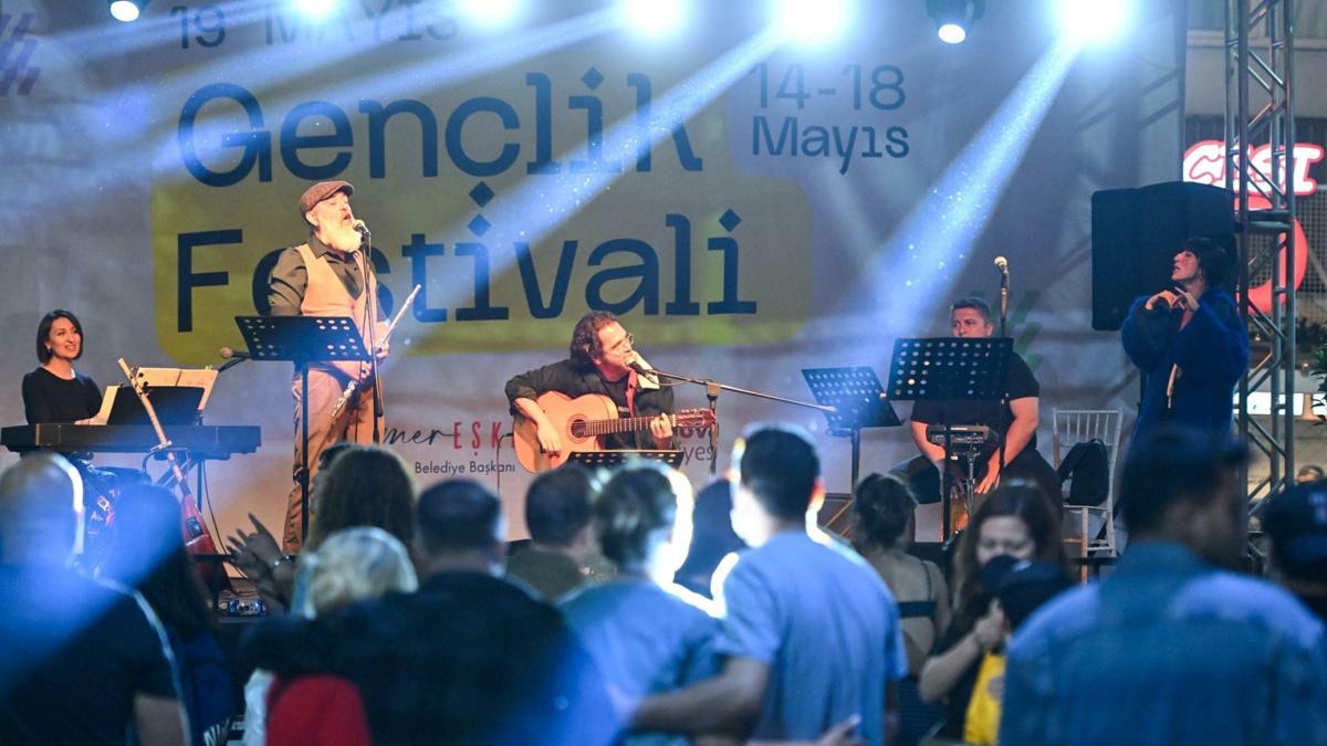 19 Mayıs Gençlik Sahnesi Küçükpark'ta kuruldu