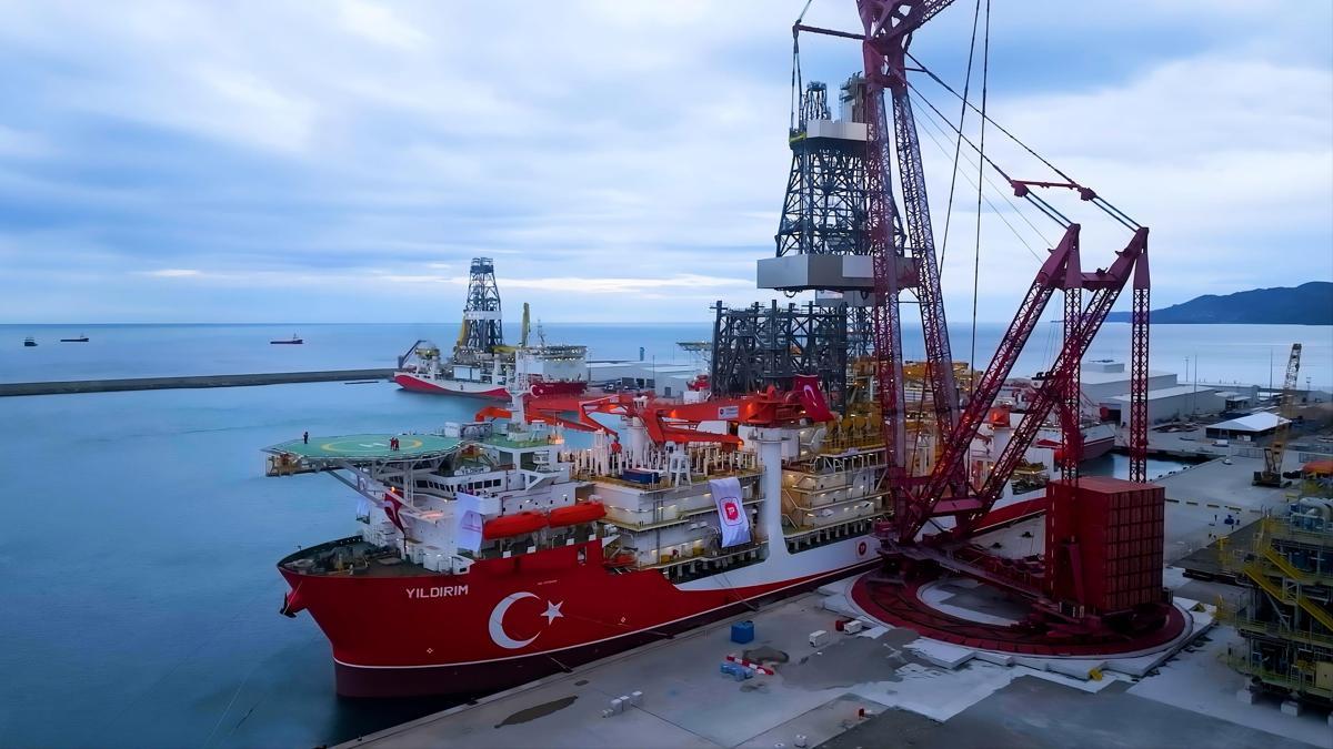 Yıldırım sondaj gemisi Karadeniz’de ilk görevine başladı