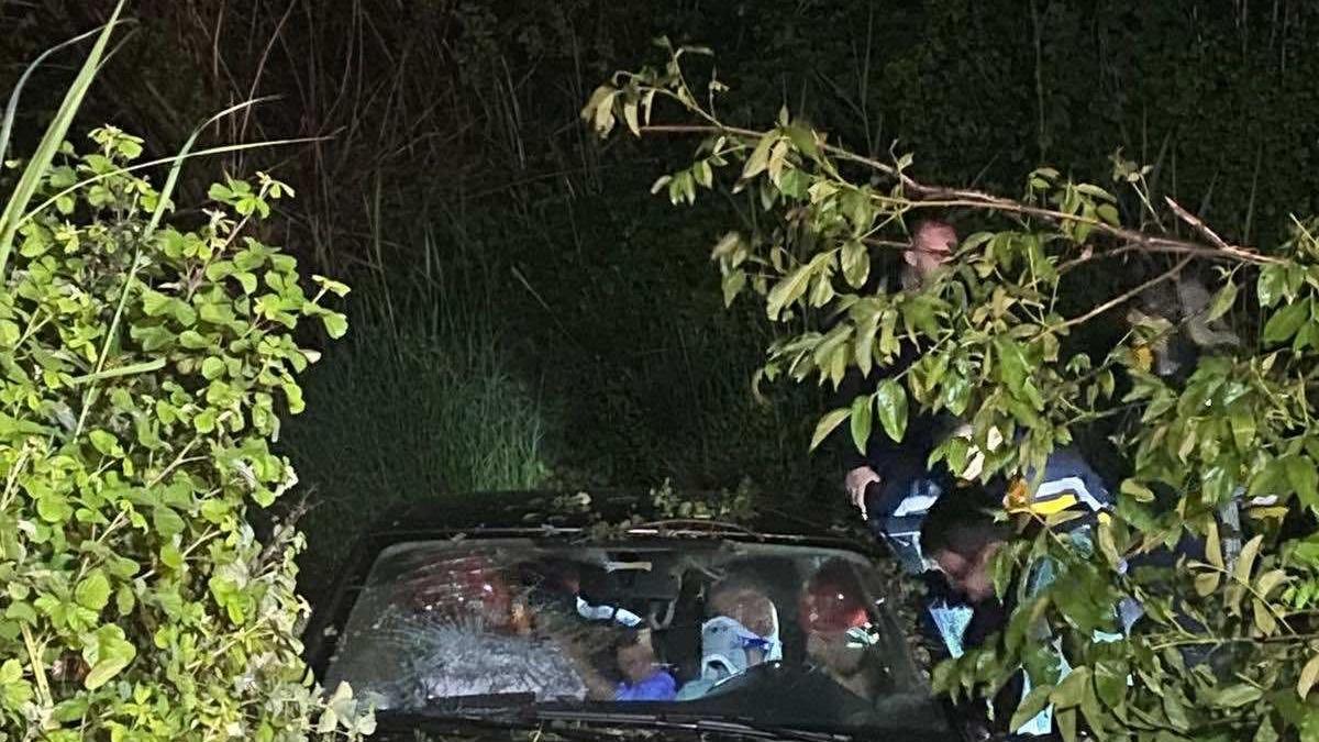 İnegöl'de tarlaya uçan otomobildeki 4 kişi yaralandı