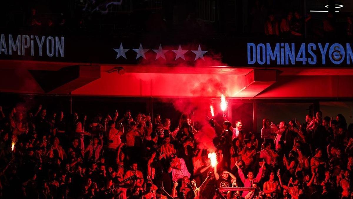 Galatasaray, şampiyonluğunu kutluyor! Şovlar, canlı performanslar...