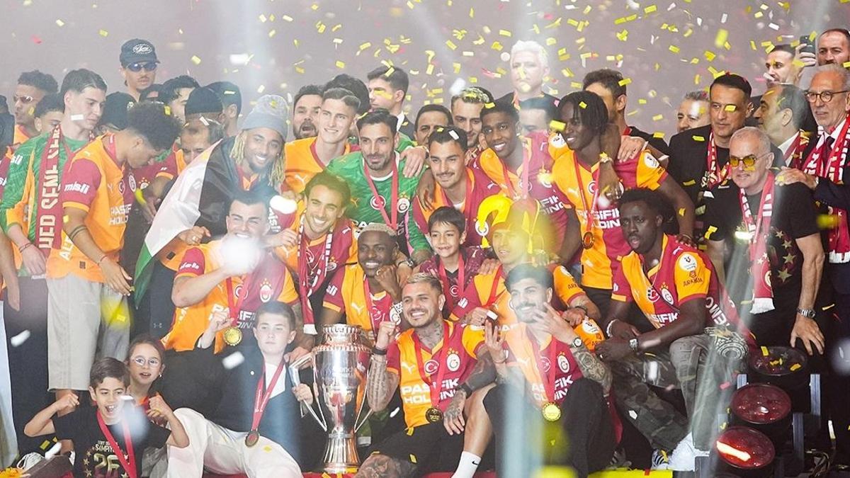 İşte Galatasaray Kupa Töreni Canlı Anlatımı…