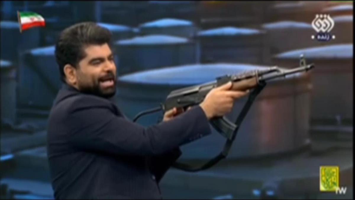 BAE bayrağı hedefte! İran televizyonunda silah eğitimi