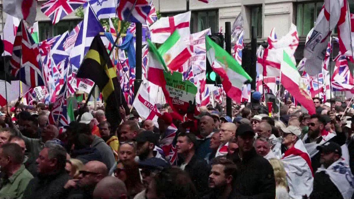 Londra sokaklarında çifte protesto