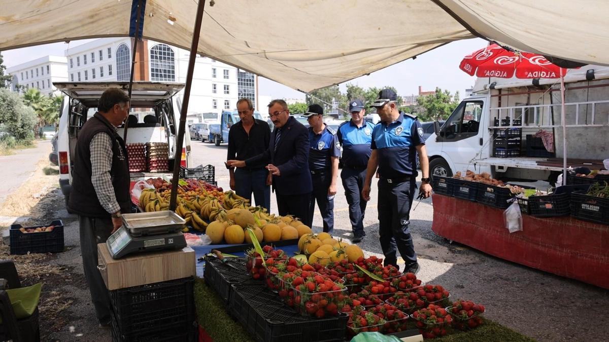 Akdeniz zabıtasından pazarlarda denetim