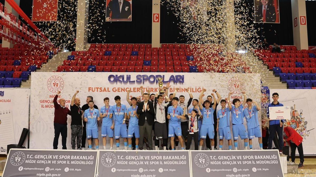 Niğde'de Okul Sporları Gençler Futsal Türkiye Şampiyonası tamamlandı