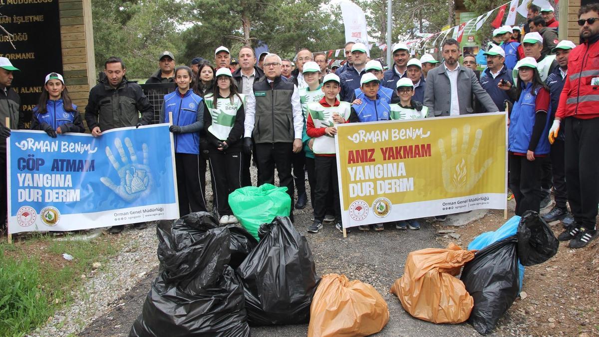 Sivas'ta il protokolü ve öğrenciler ormanda çöp topladı