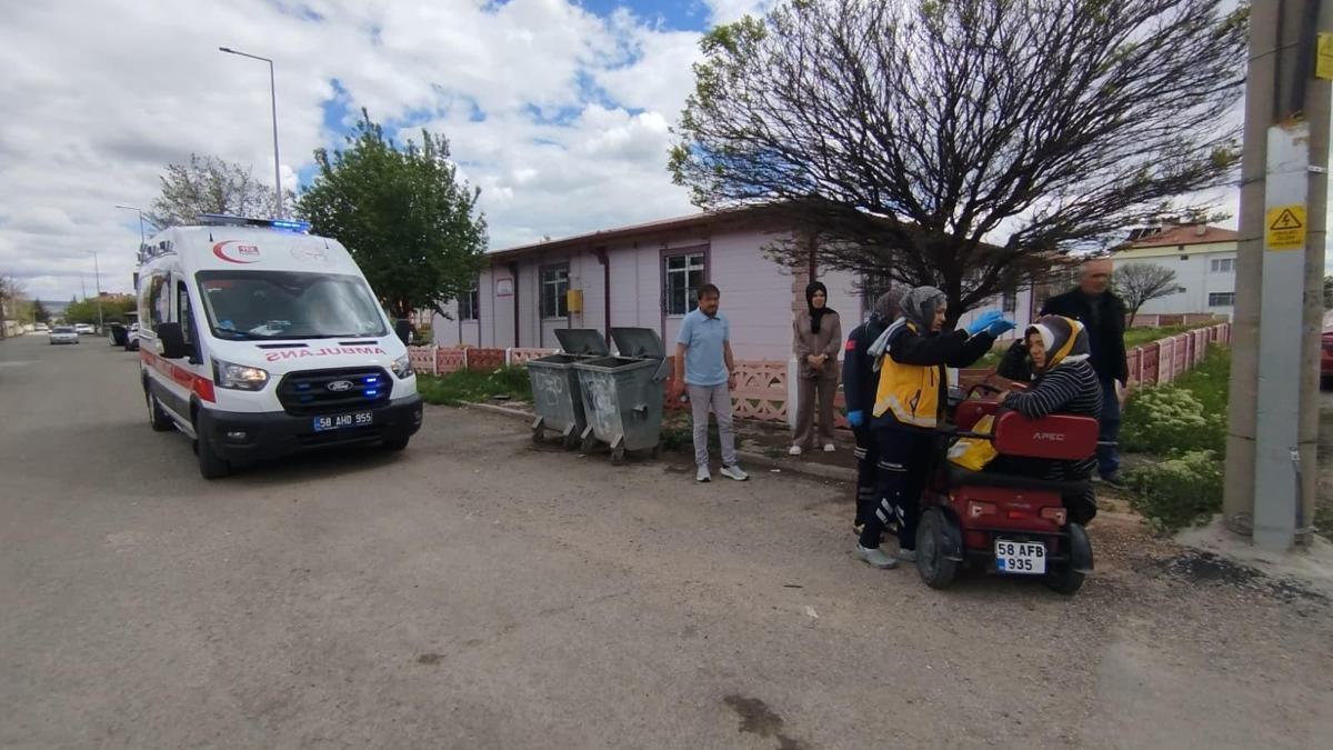 Şarkışla'da otomobil ile üç tekerli elektrikli motosiklet çarpıştı: 1 yaralı