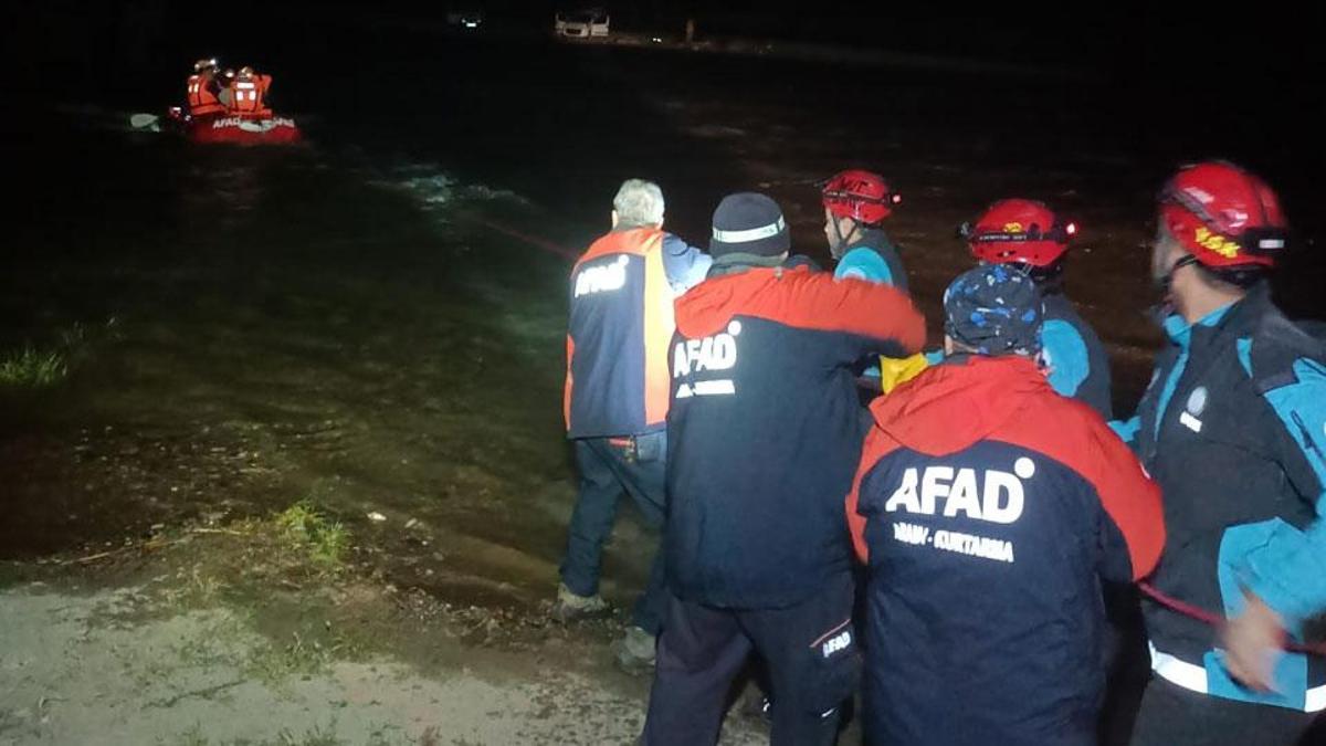 Derede mahsur kaldılar! Bursa'da baraj paniği