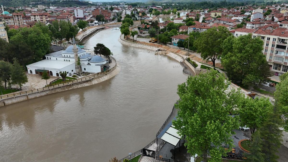 Turhalda taşkın riskine karşı tedbir amaçlı 15 mahalle ve 7 köy tahliye ediliyor