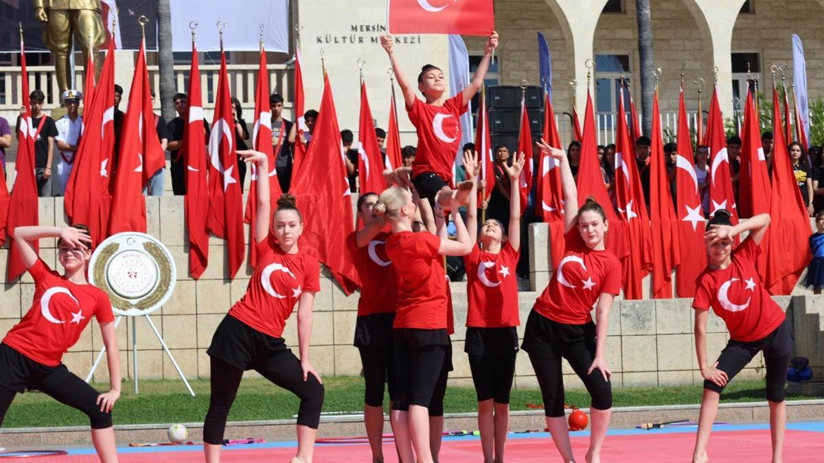 Mersinde 19 Mayıs coşkuyla kutlandı