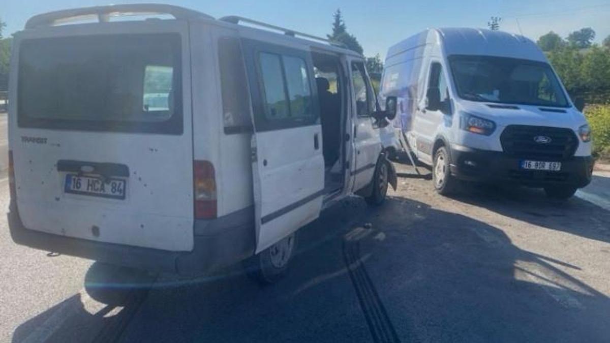 Minibüsler çarpıştı: 4 yaralalı