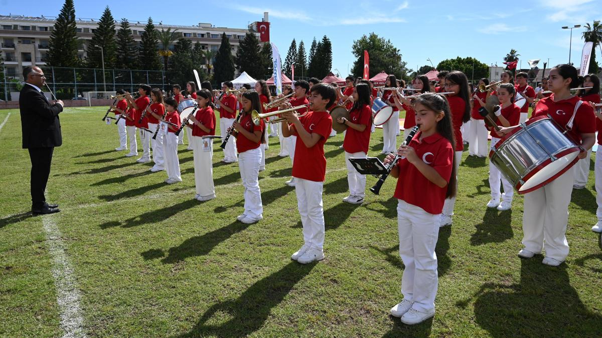 Kemer'de Gençlik ve Spor Bayramı kutlandı