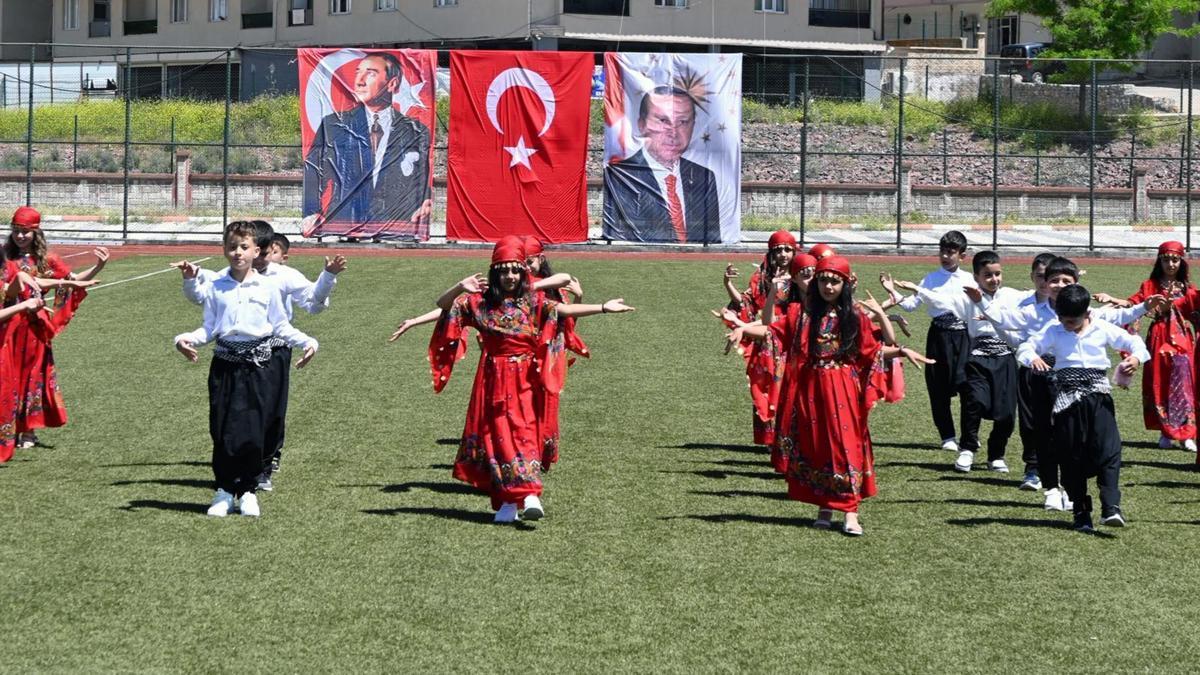 Derikte 19 Mayıs coşkuyla kutlandı