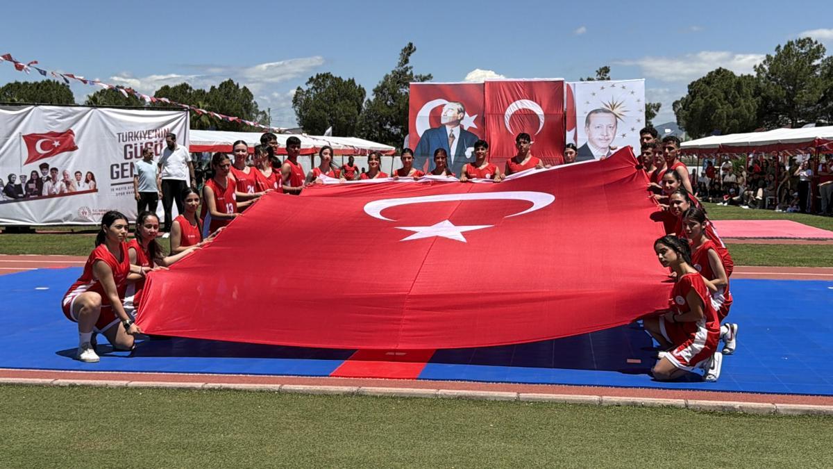 Osmaniyede 19 Mayıs coşkusu