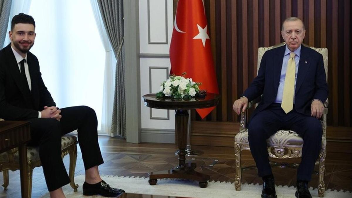 Cumhurbaşkanı Erdoğan, Milli basketbolcu Alperen Şengün'ü kabul etti