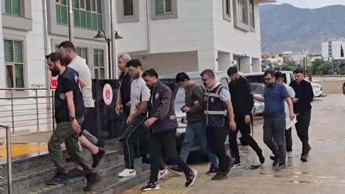Adana'daki cinayette 5 şüpheli adliyede