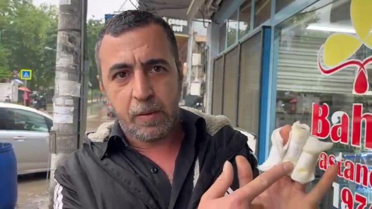 Hafif ticari aracın anne ve çocuğunu altına alıp, sürüklediği kaza kamerada (2)