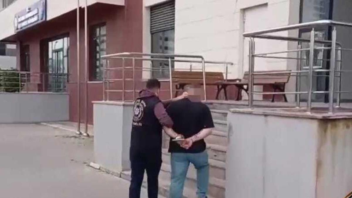 İzmirde aranan şüphelilere şafak operasyonu: 157 gözaltı