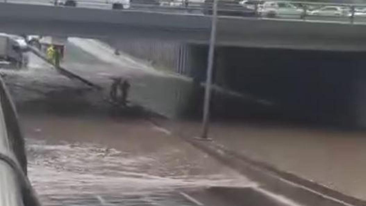 Ankara'da sağanak; alt geçit ve caddeler suyla doldu