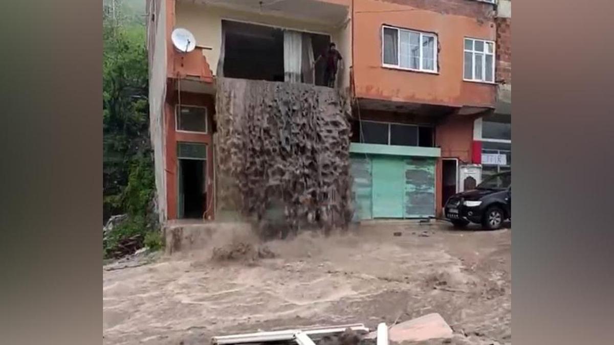 Ordu'da evin içinden "sel" geçti