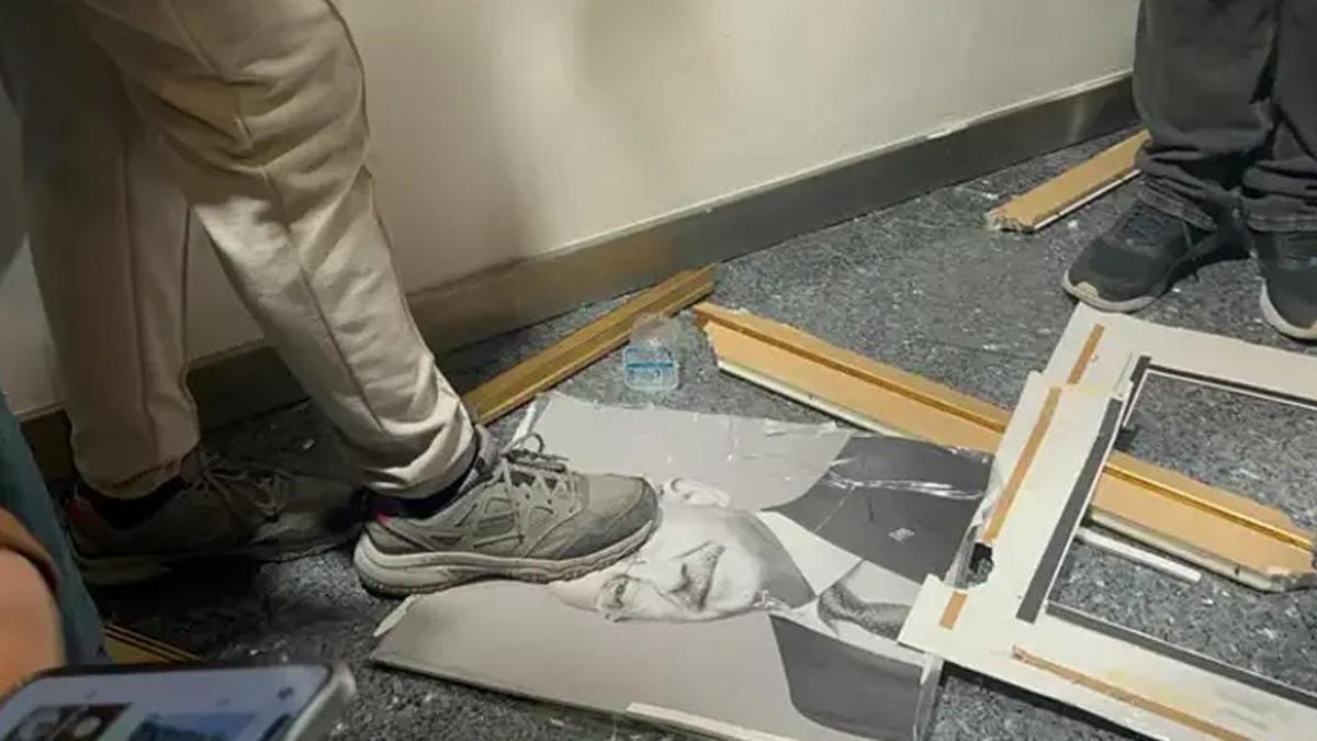 Kılıçdaroğlu'nun fotoğrafını parçaladılar