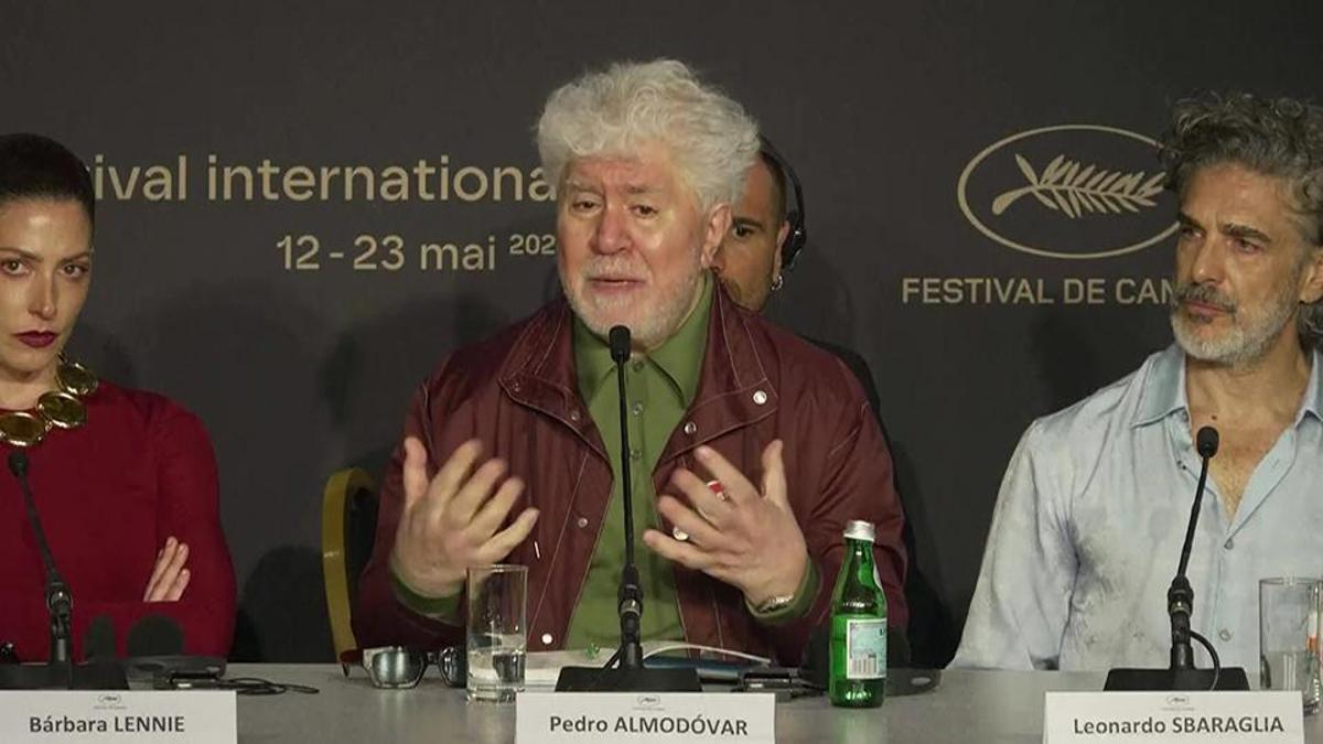 Ünlü yönetmen Almodovar Cannes'da sert çıktı: "Netanyahu, Trump ve Putin canavar"