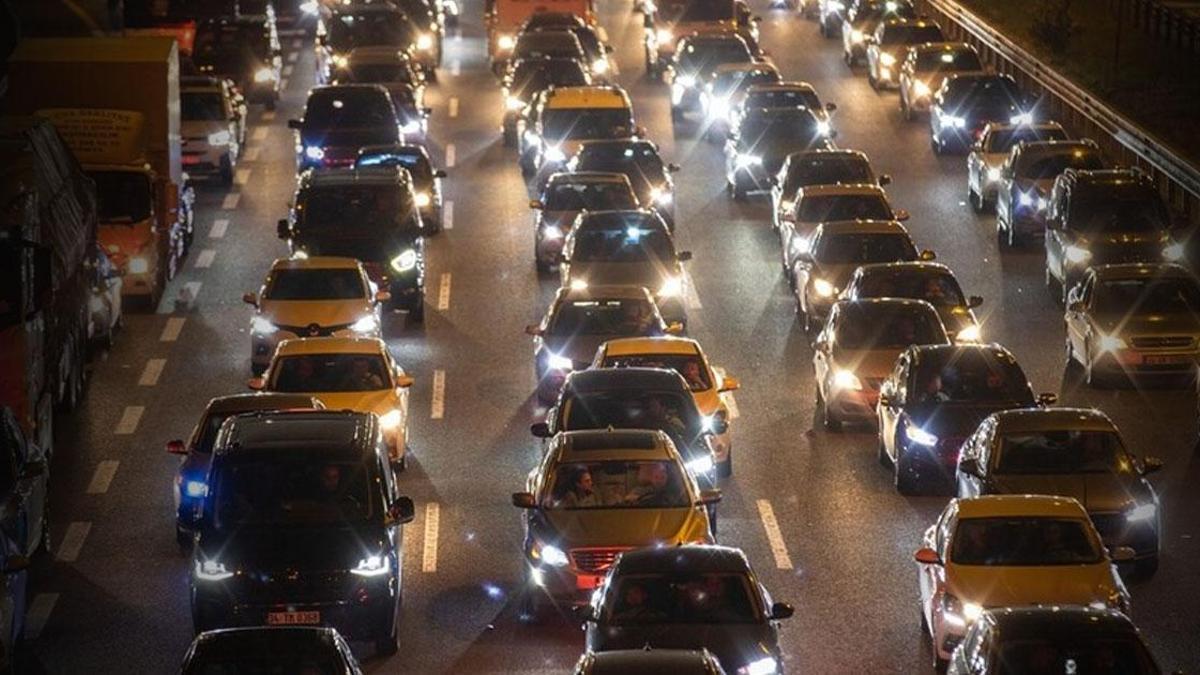 Yollarda 'Bayram' yoğunluğu: Trafik Durma Noktasına Geldi