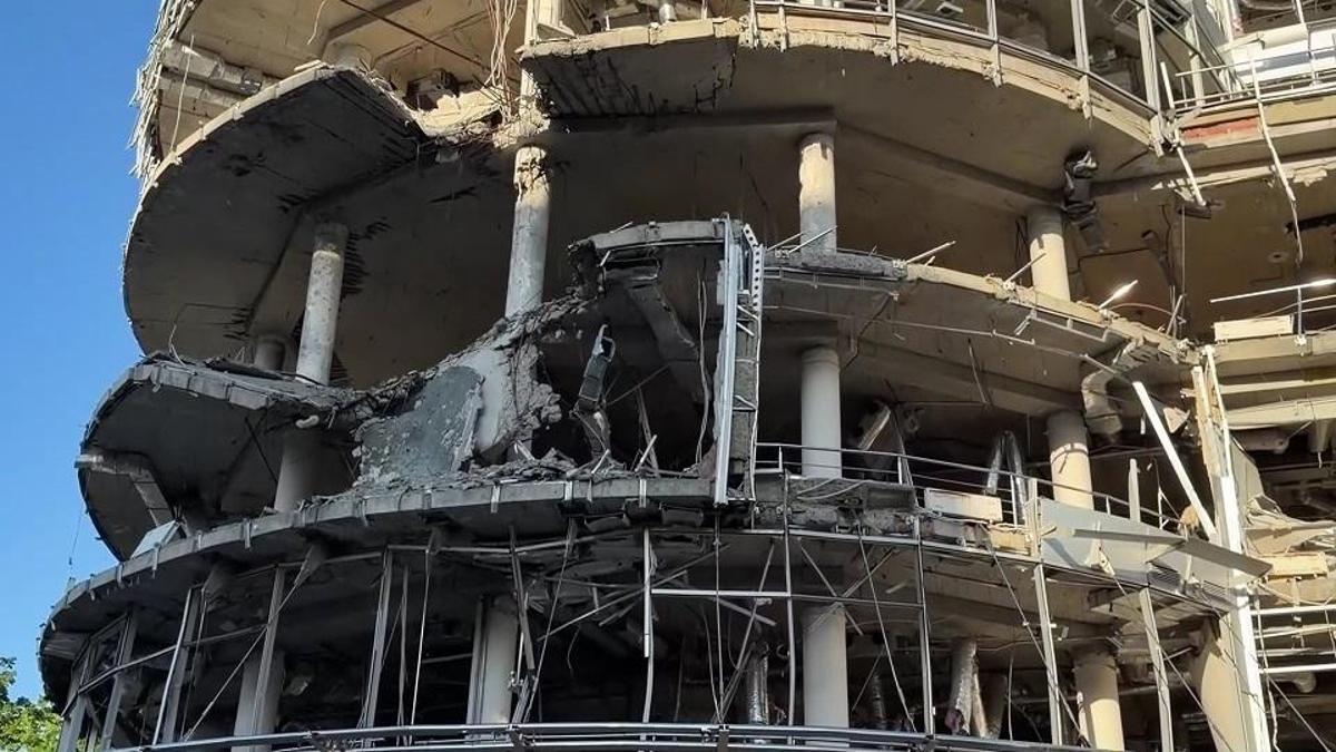Ruslar bu binayı üç kez hedef aldı! CNN TÜRK savaşın sıcak bölgesi Harkiv’i görüntüledi.