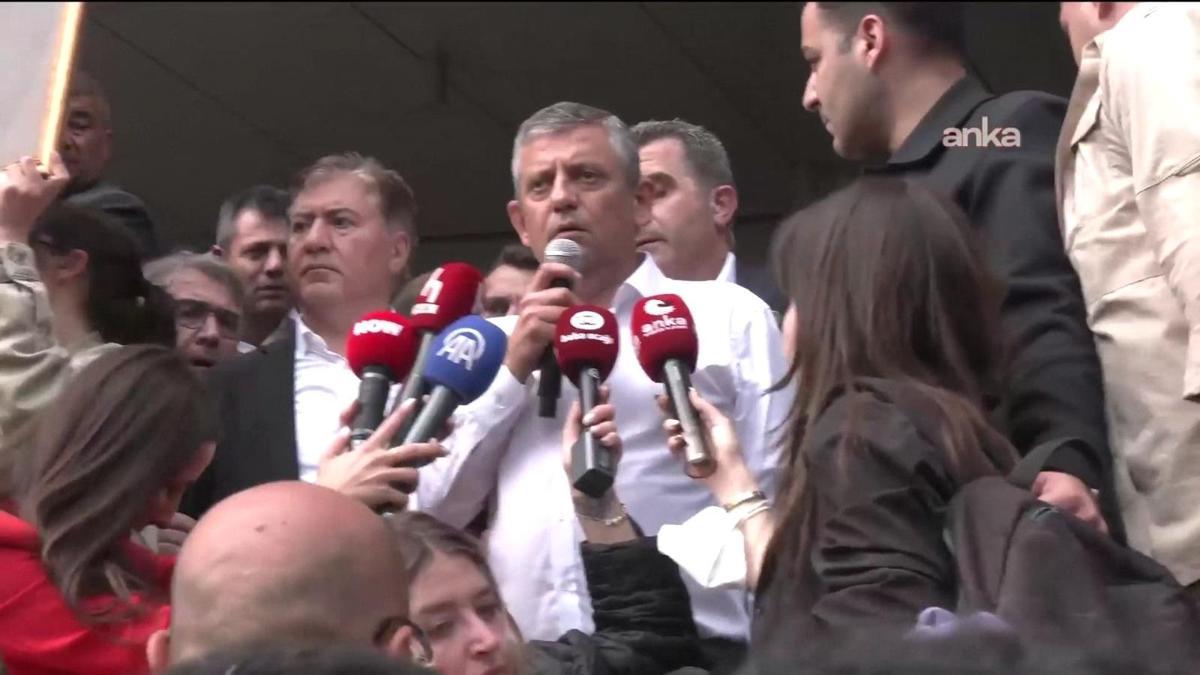 SON DAKİKA! Özgür Özel CHP Genel Merkezi'nden ayrıldı: "Geri gelmek üzere çıkıyorum"