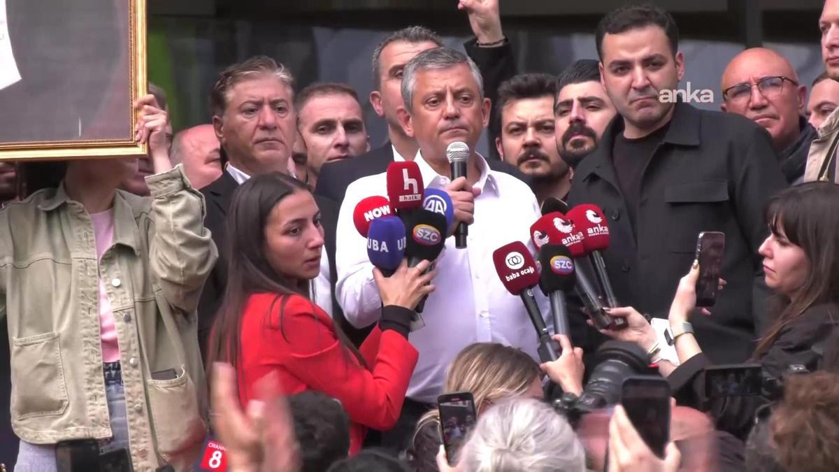Özgür Özel CHP Genel Merkezi'nden ayrıldı: "Geri gelmek üzere çıkıyorum"