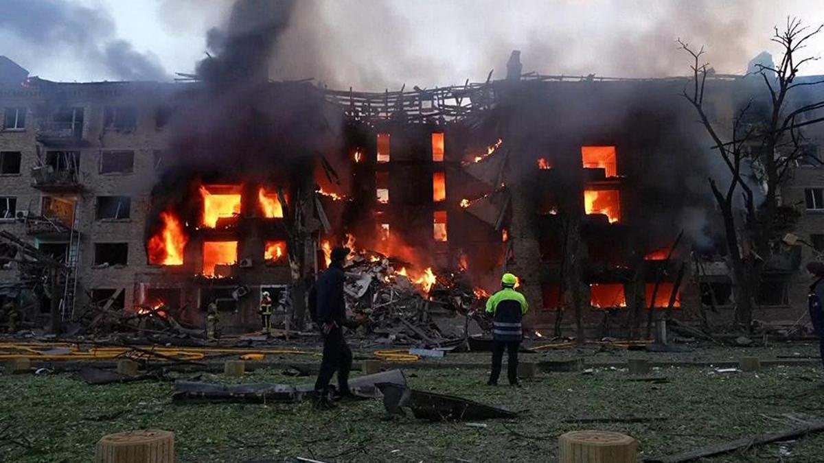 Rusya, Ukrayna'yı Oreşnik ile vurdu: En az 4 kişi hayatını kaybetti