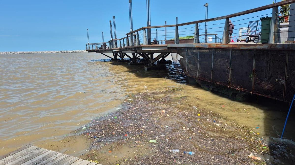Şiddetli yağış sonrası Zonguldak'ta denizin rengi değişti