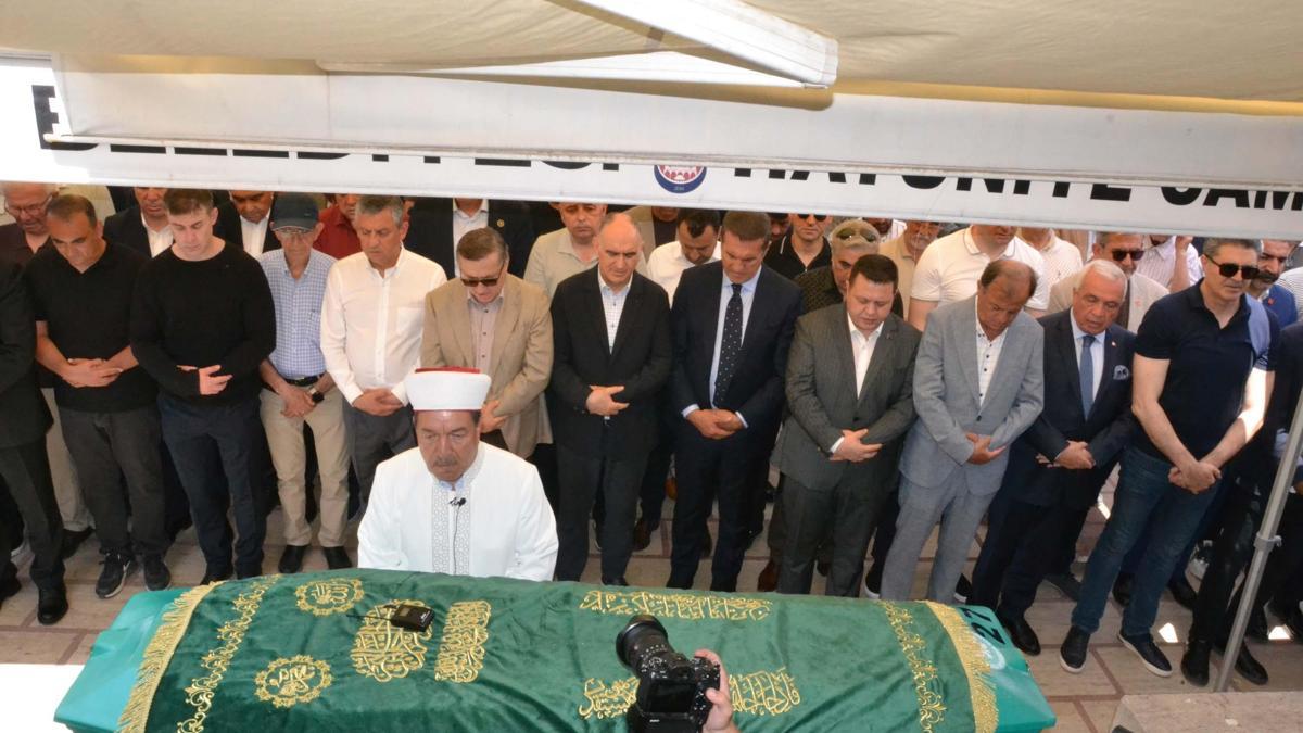 Özgür Özel, amcasının cenazesine katıldı