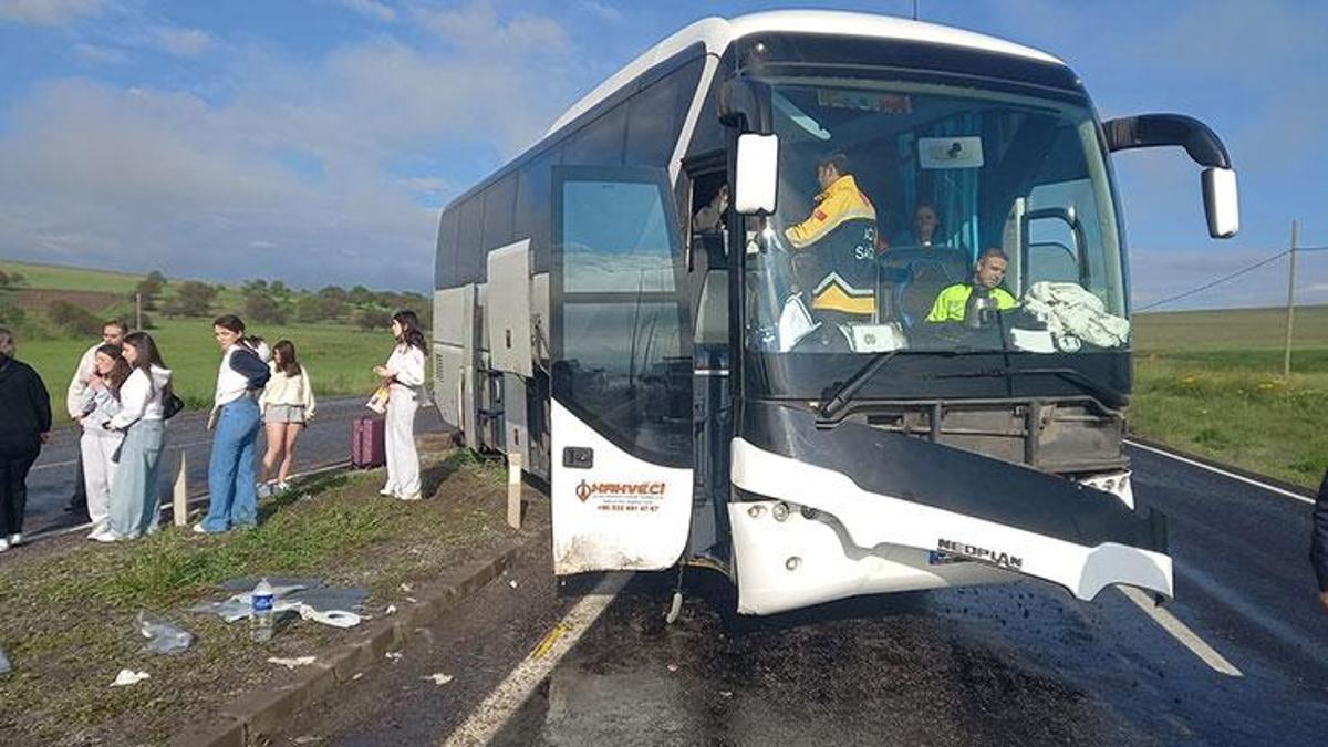 SON DAKİKA... Aksaray'da tur otobüsü kaza yaptı: 16 yaralı