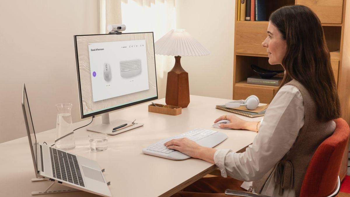 Yastıklı avuç içi desteği sunan mouse ve klavye serisi