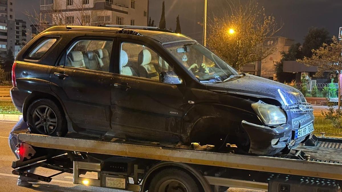Alkollü sürücü polise çarpıp kaçtı: 557 bin lira ceza kesildi
