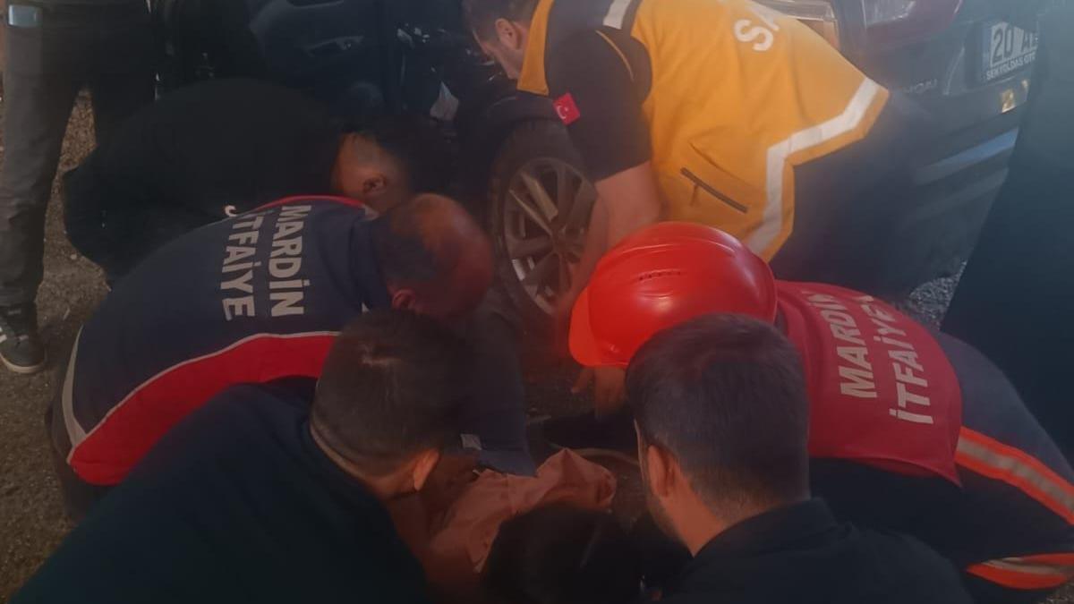 Alt geçit duvarına çarpan otomobildeki 5 kişi yaralandı