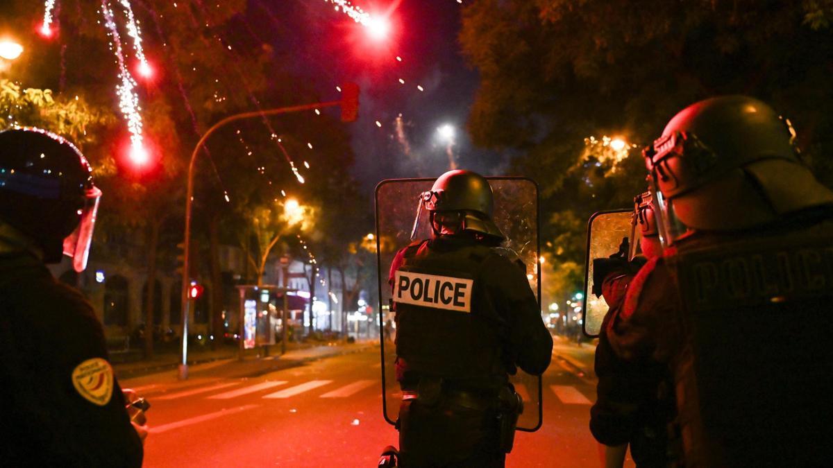 PSG'nin şampiyonluk kutlamalarında olaylar çıktı: 457 gözaltı, yüzlerce yaralı