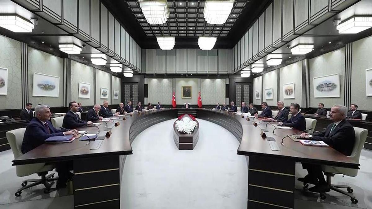 Kabine toplanıyor... İşte masadaki başlıklar