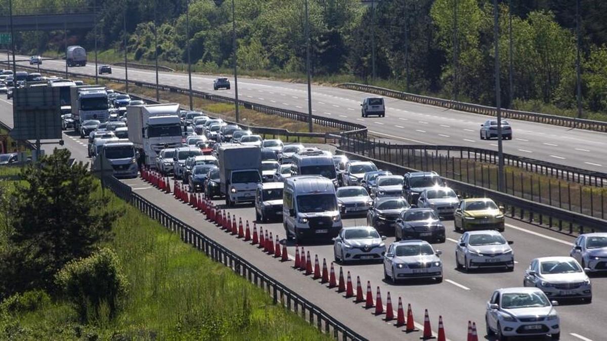 Tem Otoyolu'nda bakım çalışması: Kocaeli'de İstanbul-Ankara yönü trafiğe kapandı