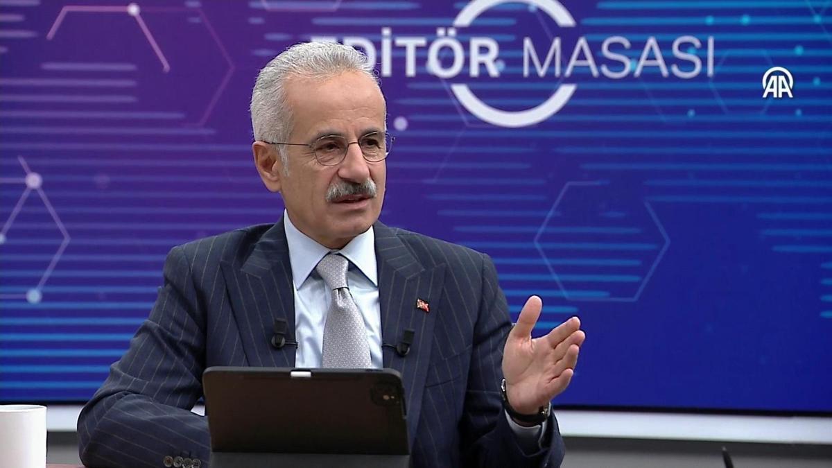 Bakan Uraloğlu: Biri Türk bayraklı 9 gemi Hürmüz Boğazı'nda