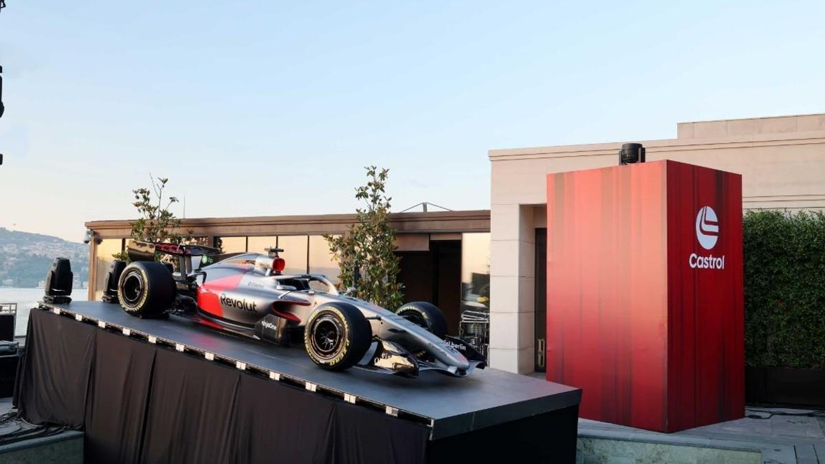 Audi'nin F1 otomobili İstanbul'a geldi