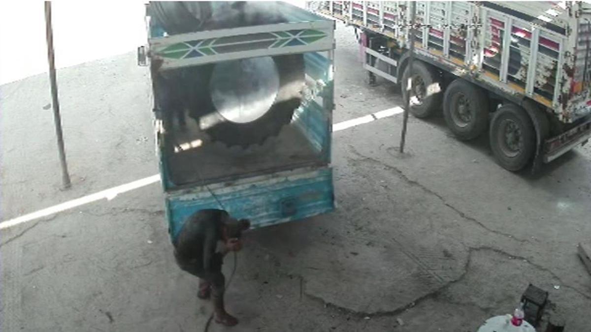Siirt'te hava basılan lastik patladı: 2 yaralı